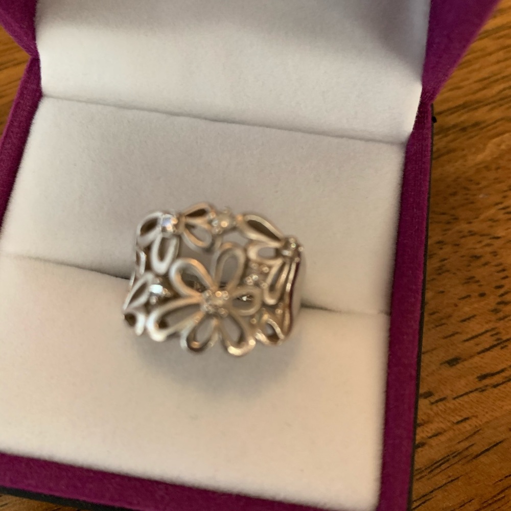 Beautiful flower ring in silver with diamonds - Picture 2 of 6
